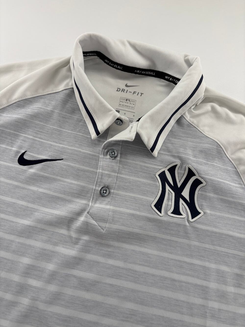 Nike Dri-FIT New York Yankees Polo Men's L Grey White Genuine MLB